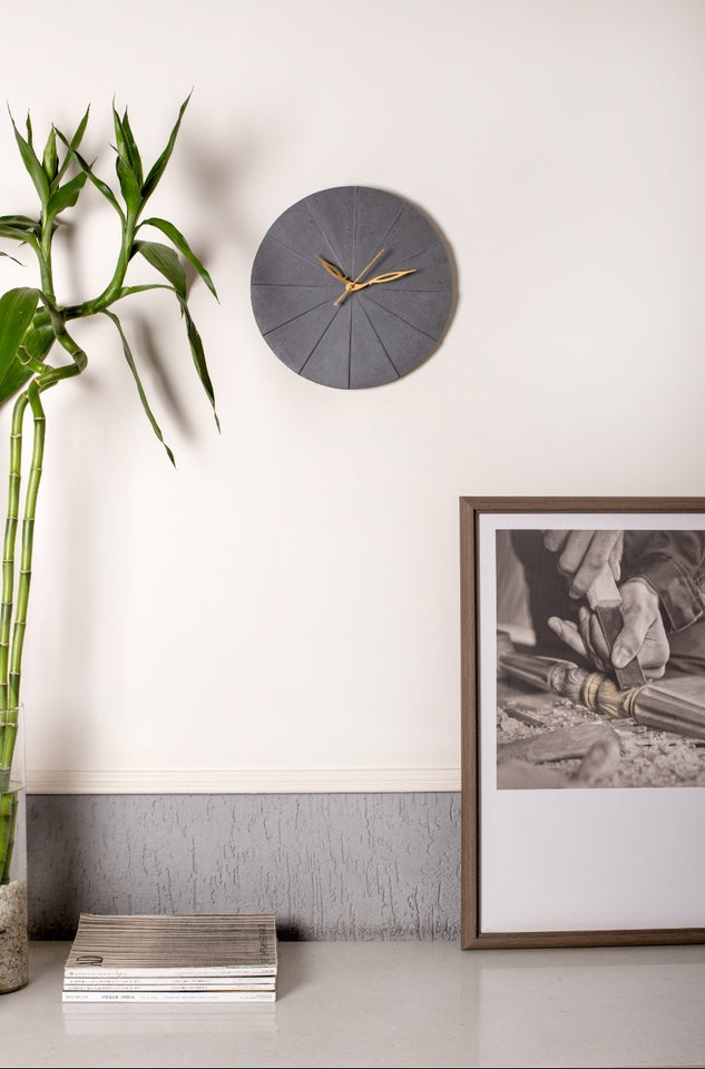 Minimalist 12" Concrete Clock - Round